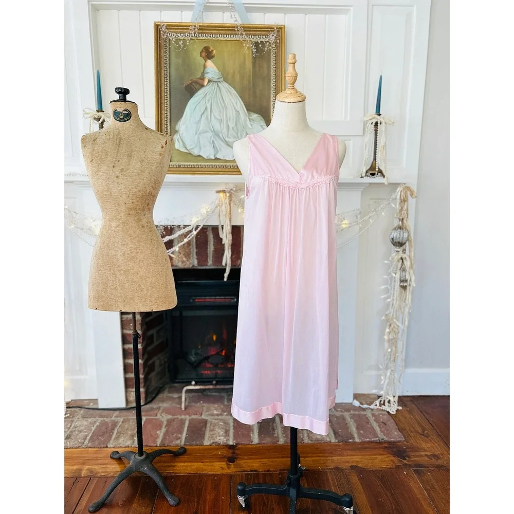 Vintage Vanity Fair Pink Slip Dress Med Romantic Lingerie Coquette‎ Cottagecore